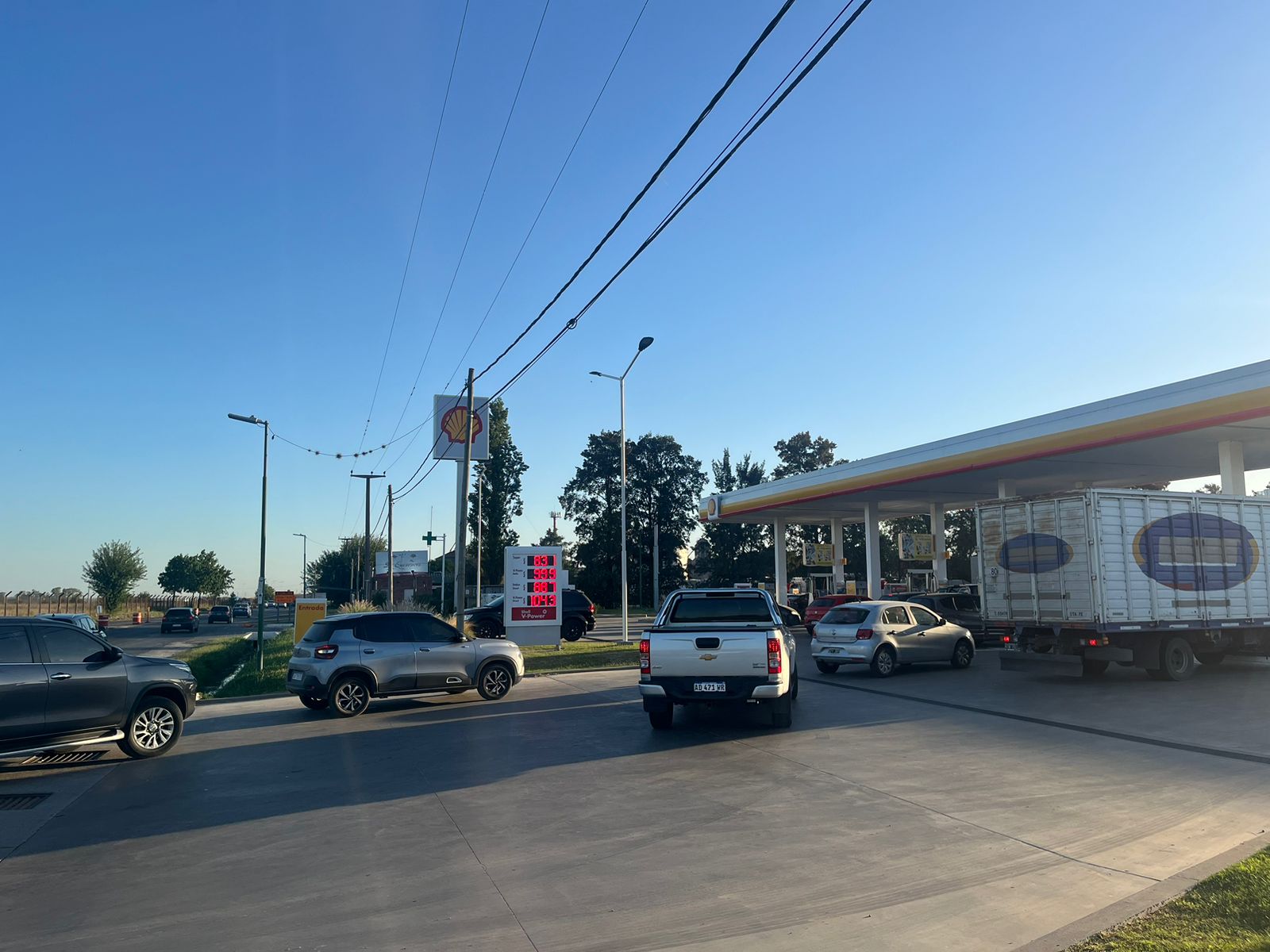¿Cuantos litros de nafta se despacharon en las estaciones de servicio de Funes durante el mes de marzo?